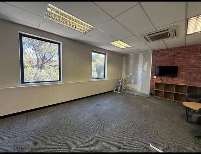74M² OFFICE TO LET IN SANDTON CENTRAL